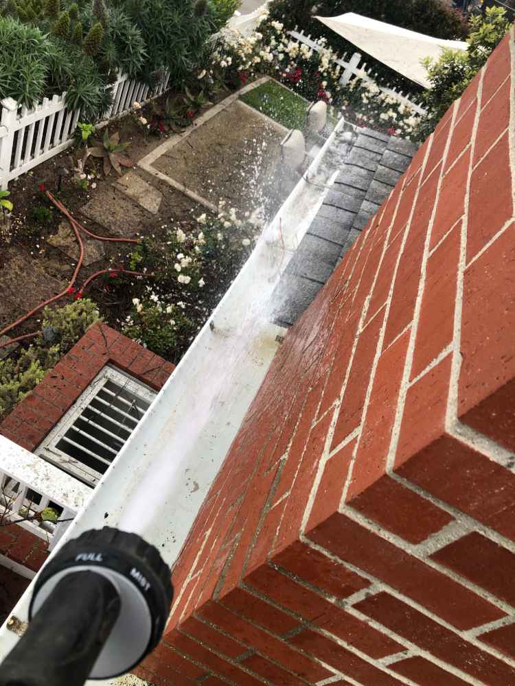 Gutter Cleaning After 3 min